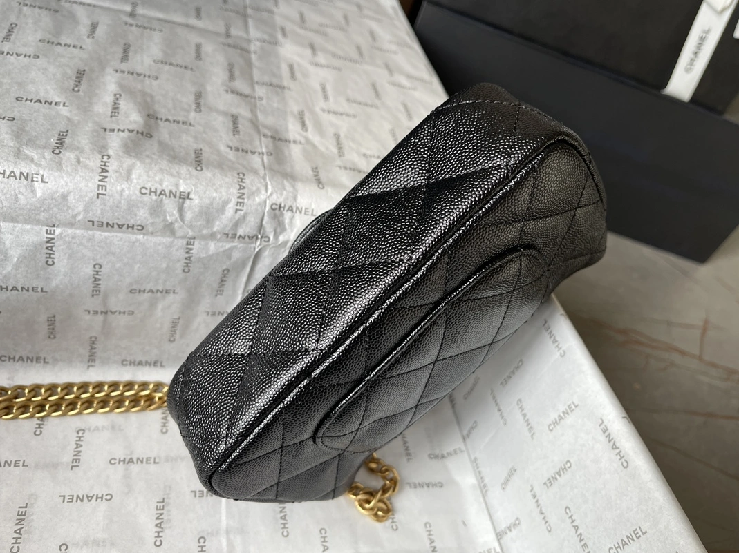 ModernLook 2006 Chanel AAA Quality Messenger Bags For Women