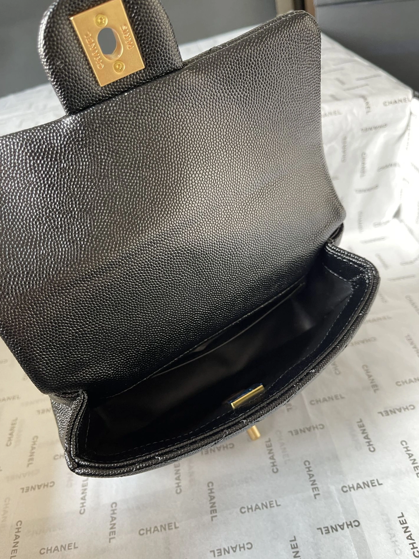 ModernLook 2006 Chanel AAA Quality Messenger Bags For Women