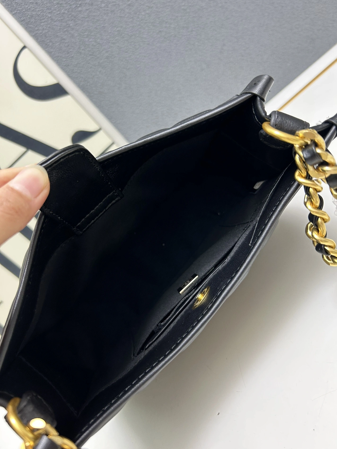 ModernLook 2066 Chanel AAA Quality Shoulder Bags For Women