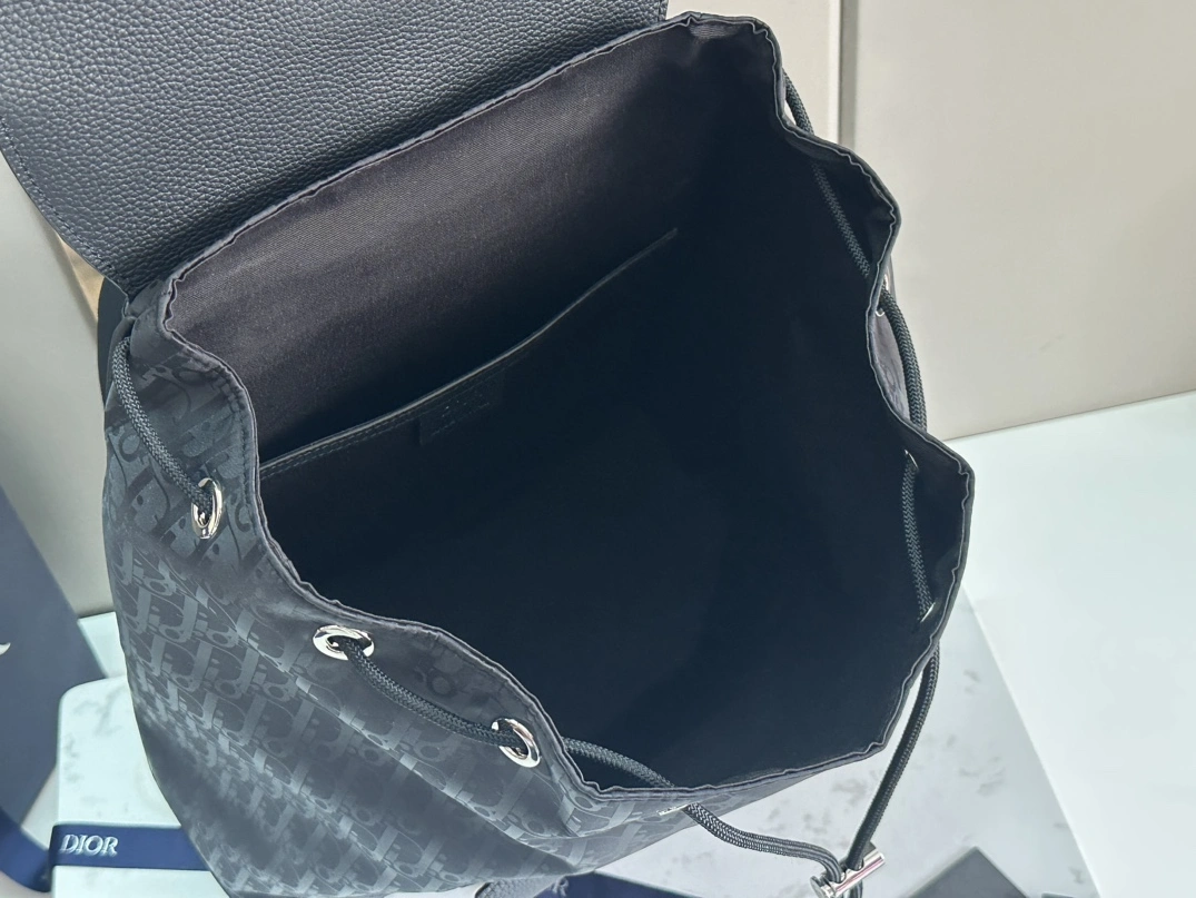 ModernLook 2690 Christian Dior AAA Man Backpacks