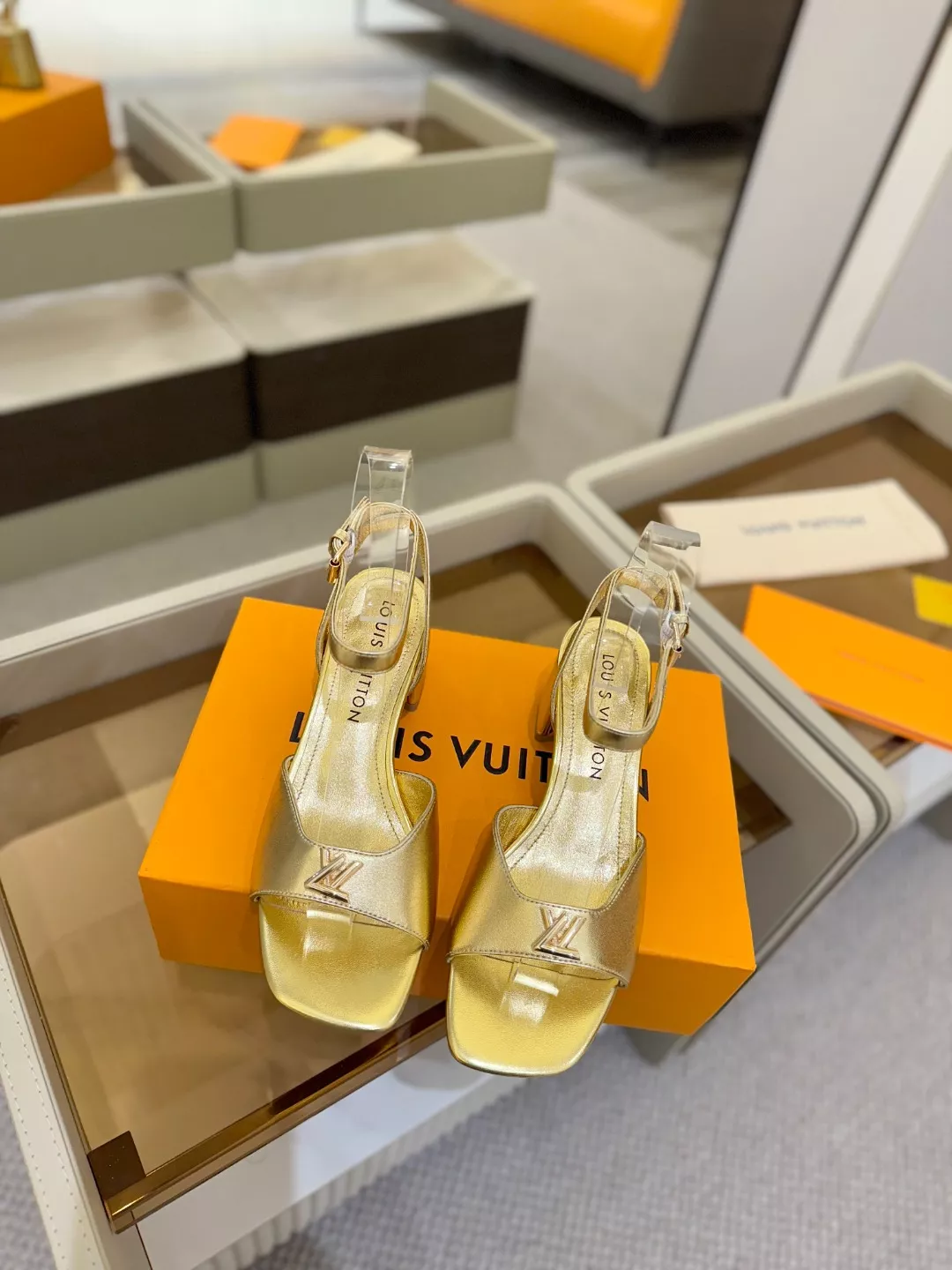 ModernLook 2706 Louis Vuitton Sandal For Women