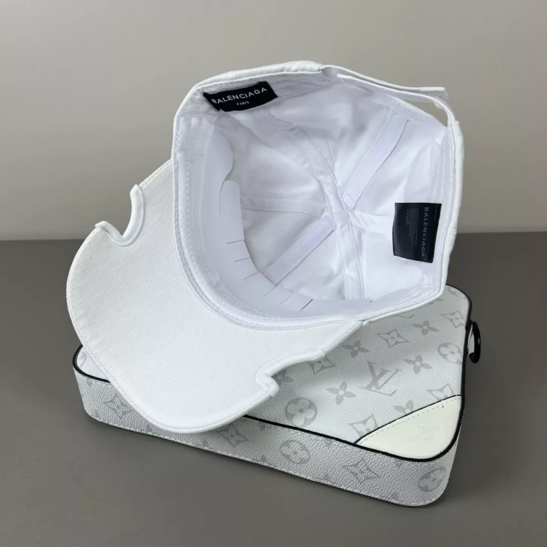 ModernLook 2819 Balenciaga Caps