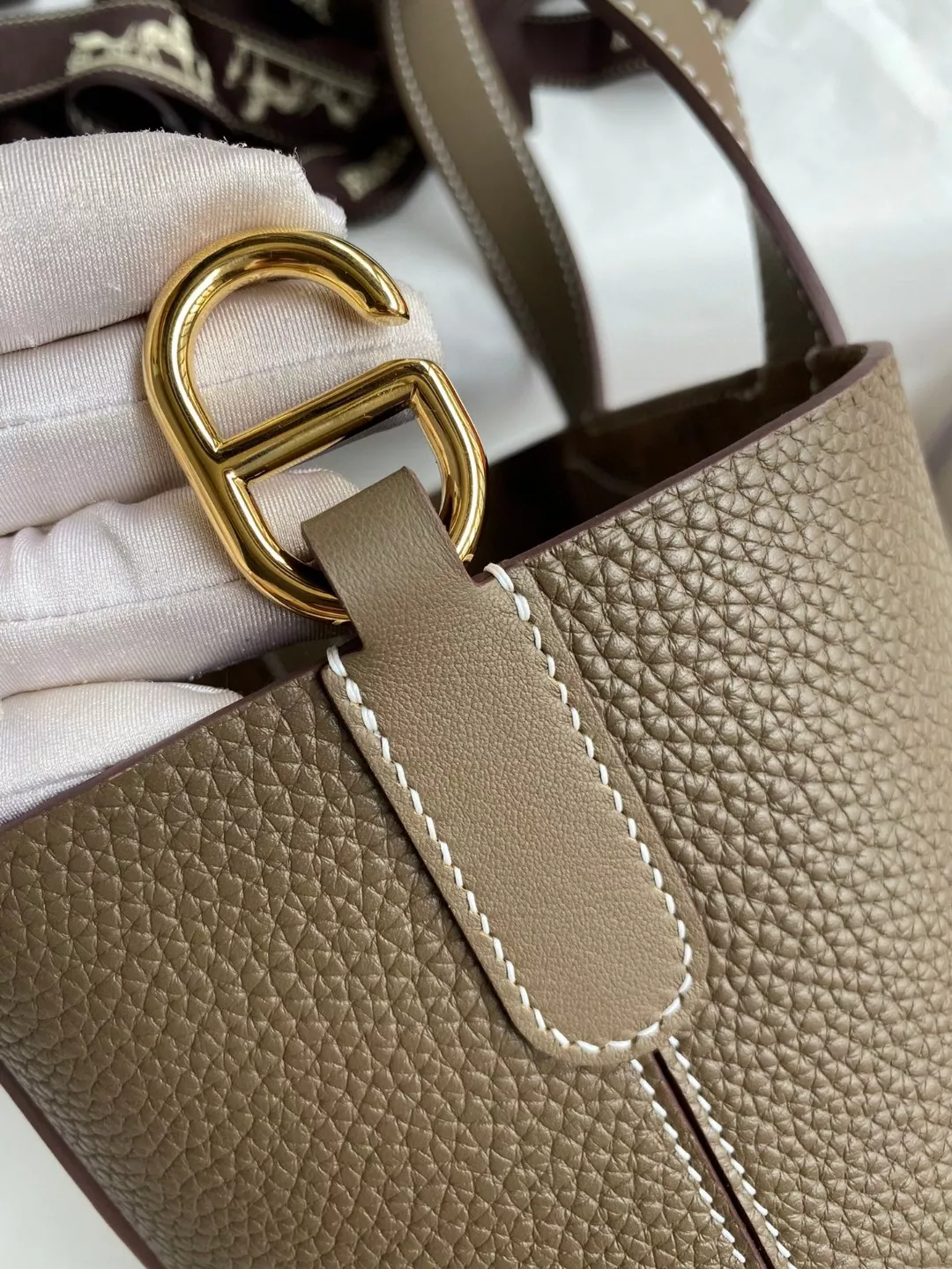 ModernLook 3594 Hermes AAA Quality Handbags In Gold For Women