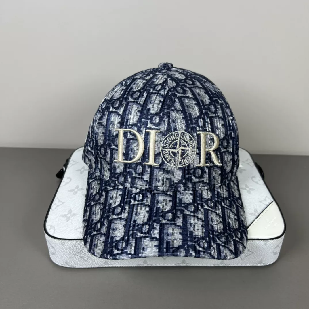 ModernLook 409 Christian Dior Caps