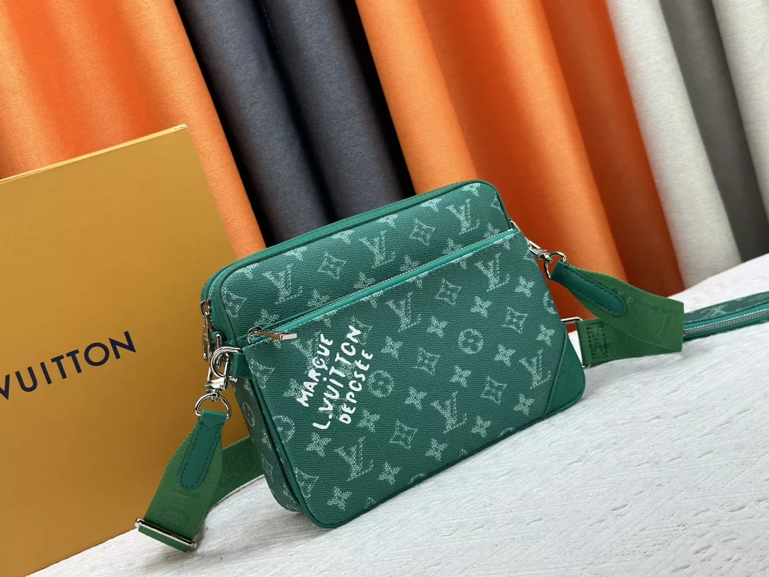 ModernLook 4285 Louis Vuitton AAA Man Messenger Bags