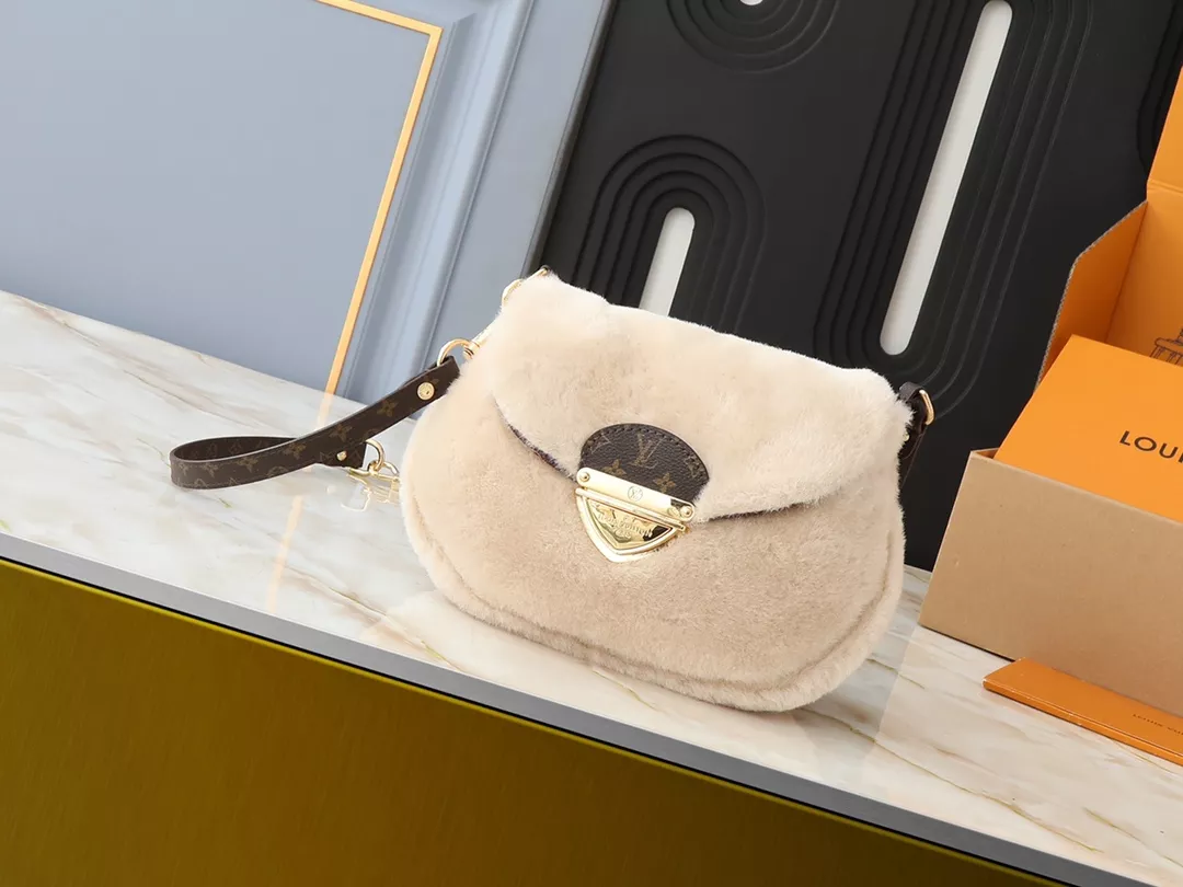 ModernLook 4518 Louis Vuitton AAA Quality Messenger Bags For Women