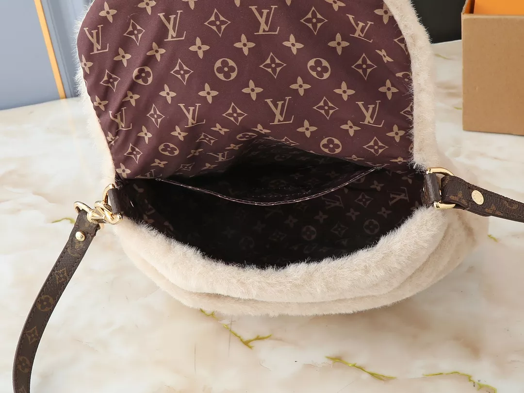 ModernLook 4518 Louis Vuitton AAA Quality Messenger Bags For Women