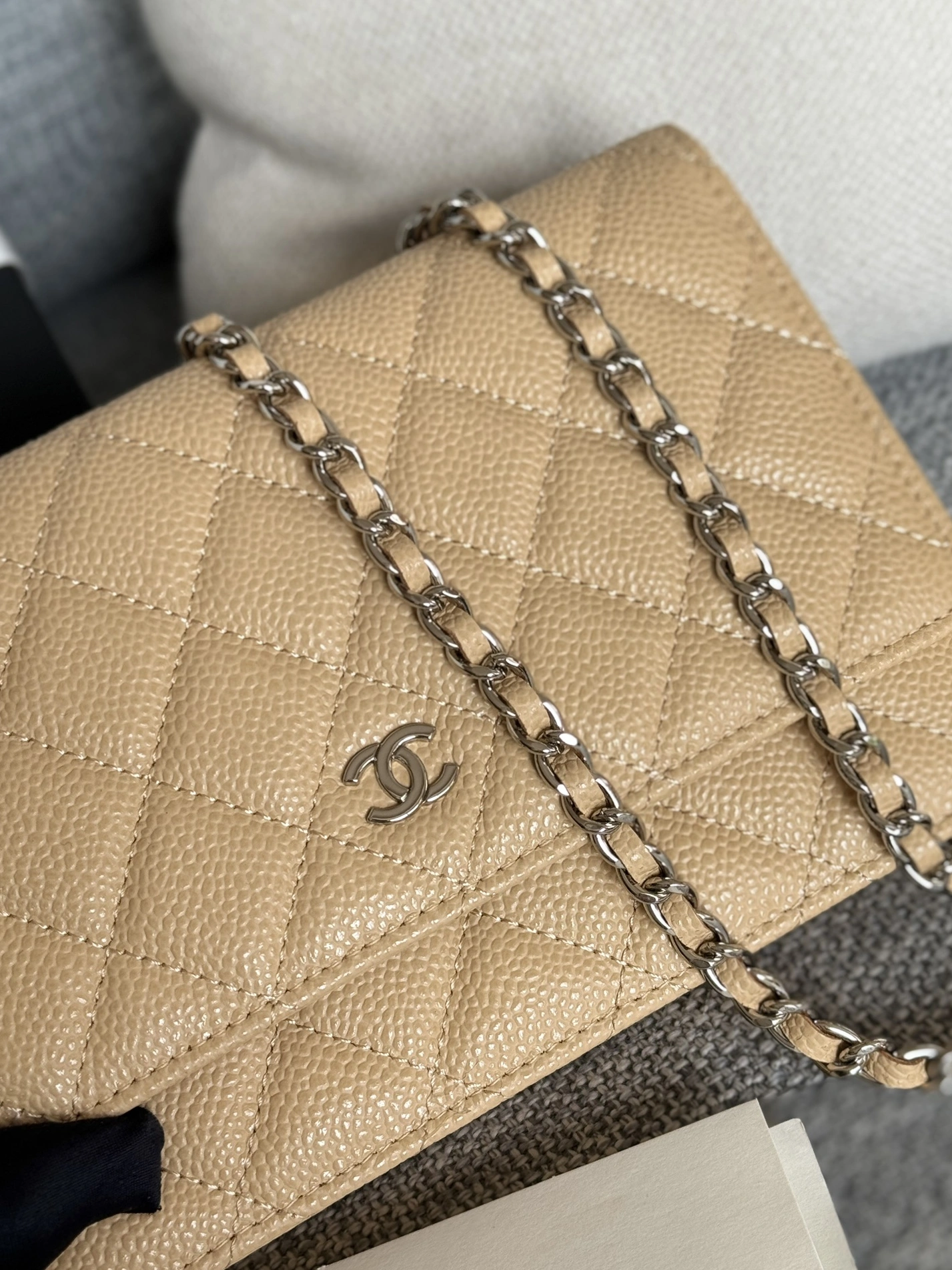 ModernLook 4538 Chanel AAA Quality Messenger Bags In Silver For Women