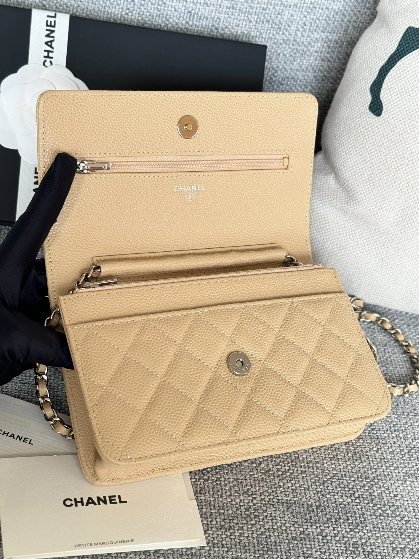 ModernLook 4538 Chanel AAA Quality Messenger Bags In Silver For Women