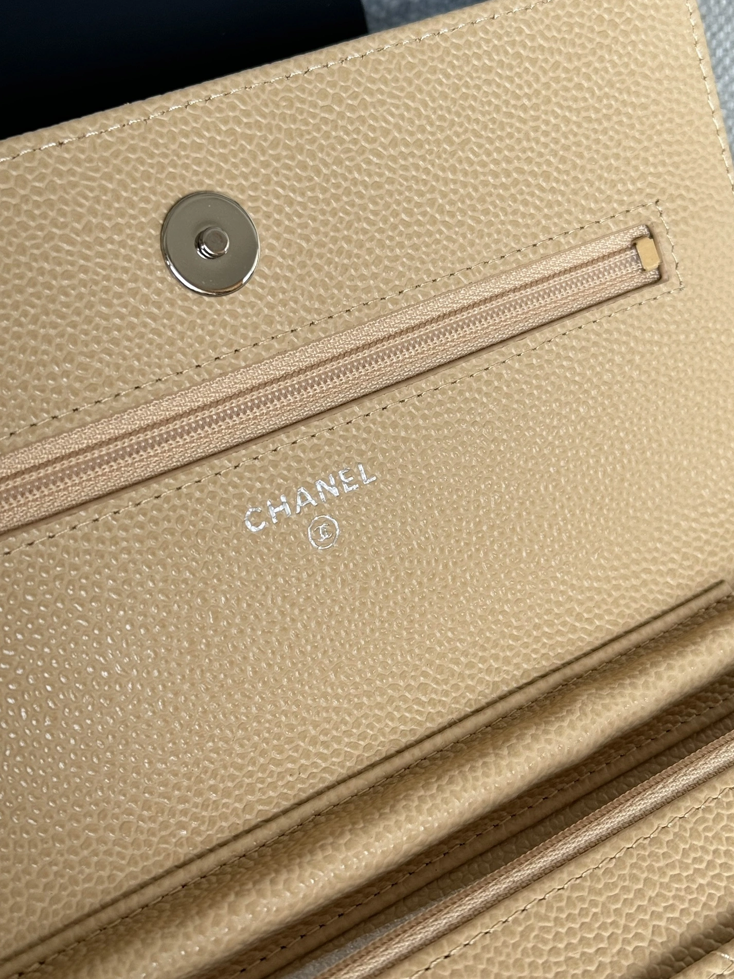 ModernLook 4538 Chanel AAA Quality Messenger Bags In Silver For Women
