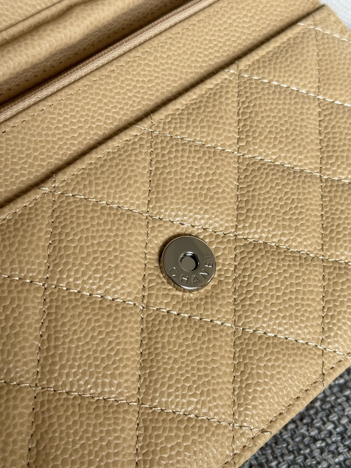 ModernLook 4538 Chanel AAA Quality Messenger Bags In Silver For Women