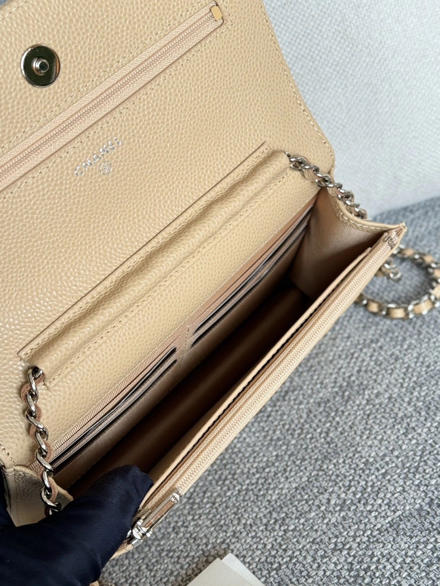 ModernLook 4538 Chanel AAA Quality Messenger Bags In Silver For Women
