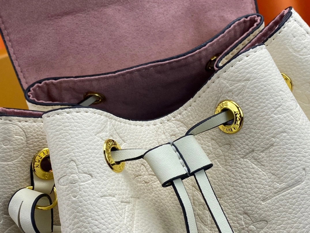 ModernLook 4714 Louis Vuitton AAA Quality Backpacks For Women