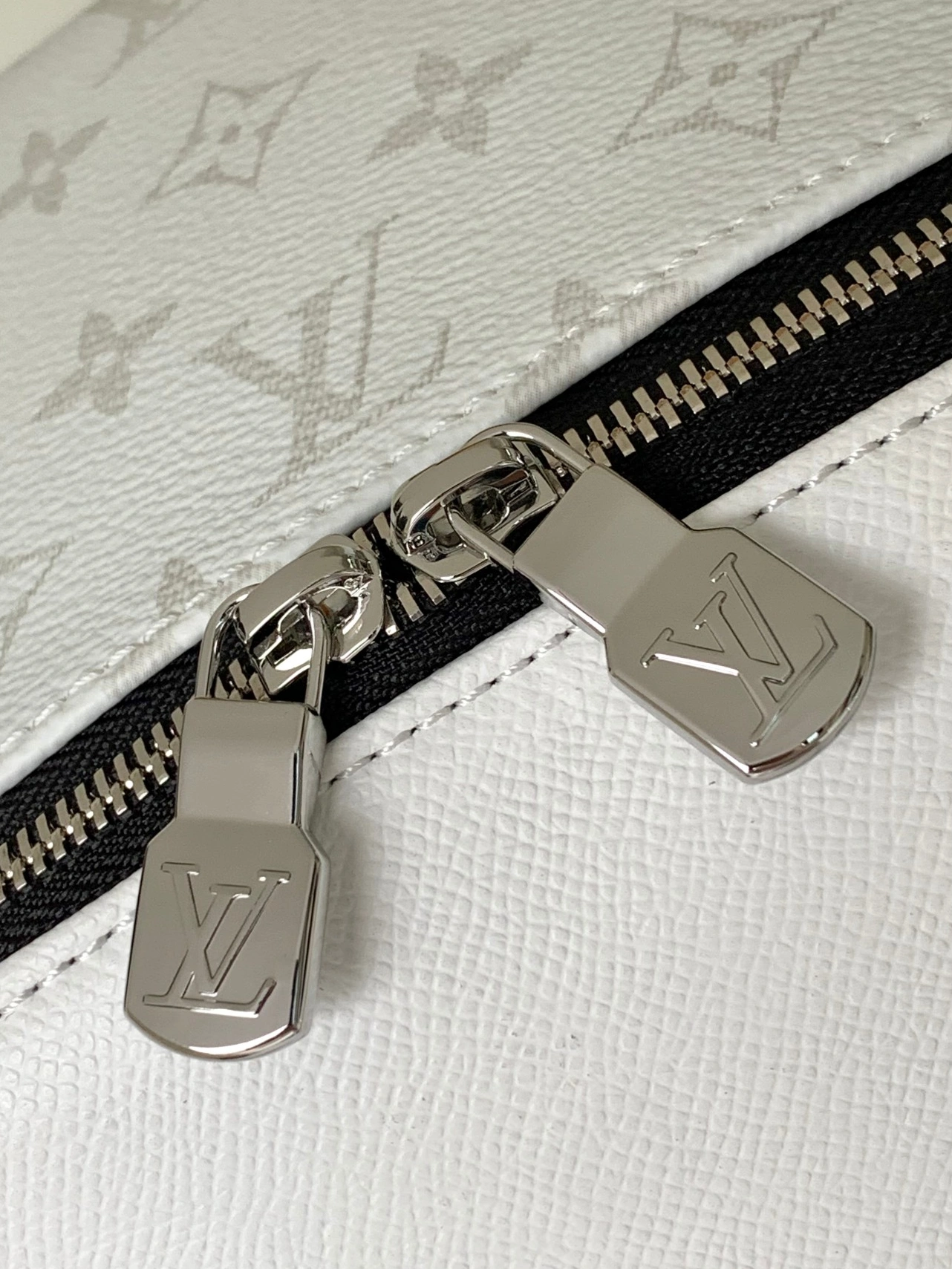 ModernLook 5687 Louis Vuitton LV AAA Man Backpacks