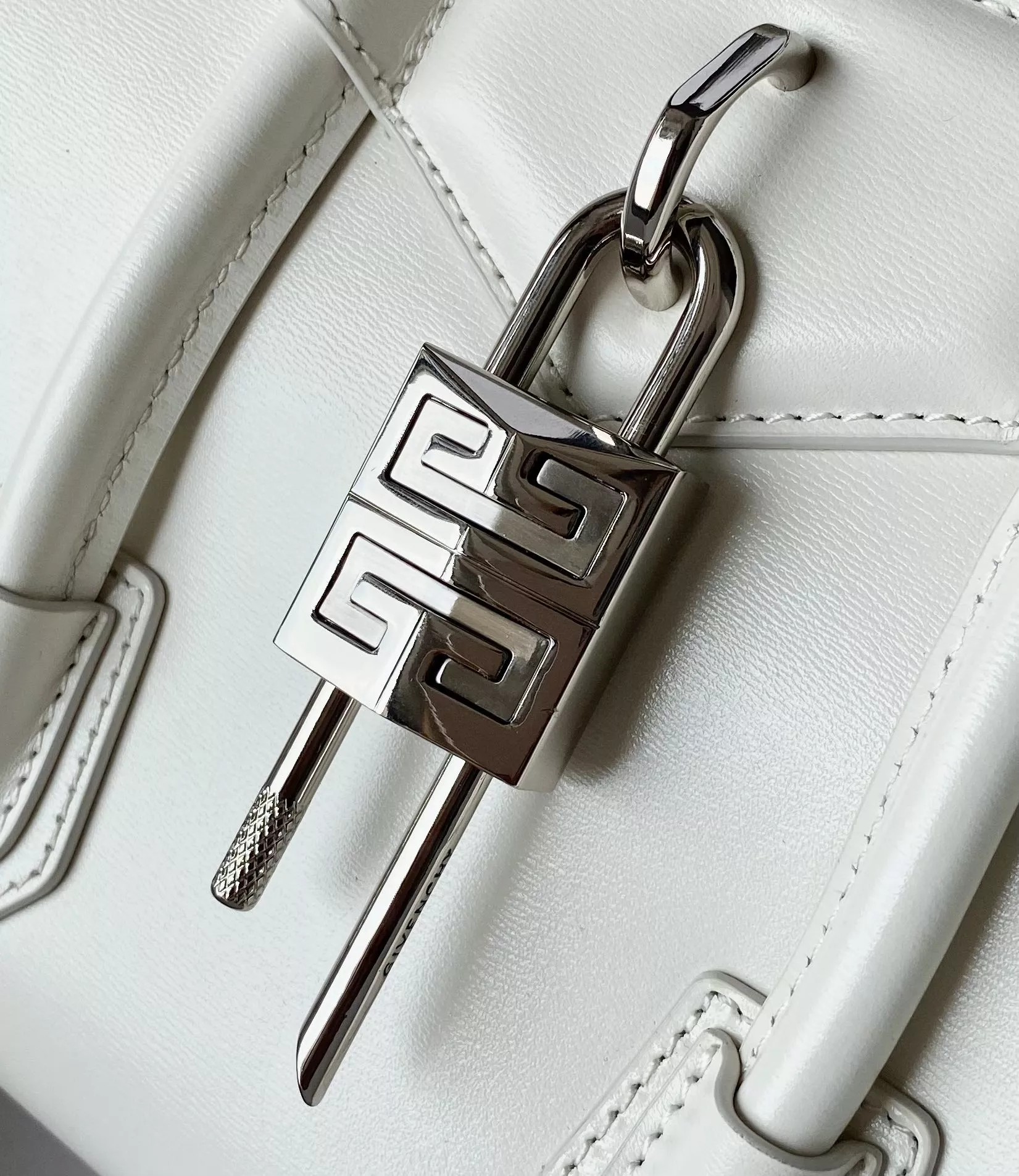 ModernLook 5783 Givenchy AAA Quality Handbags For Women