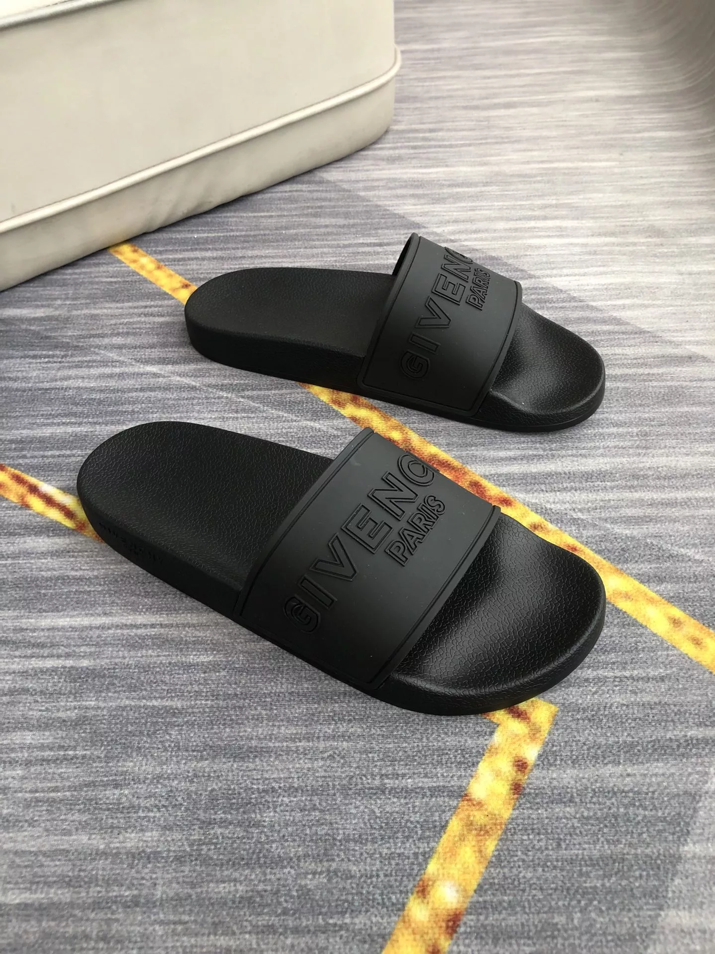 ModernLook 6033 Givenchy Slippers For Men