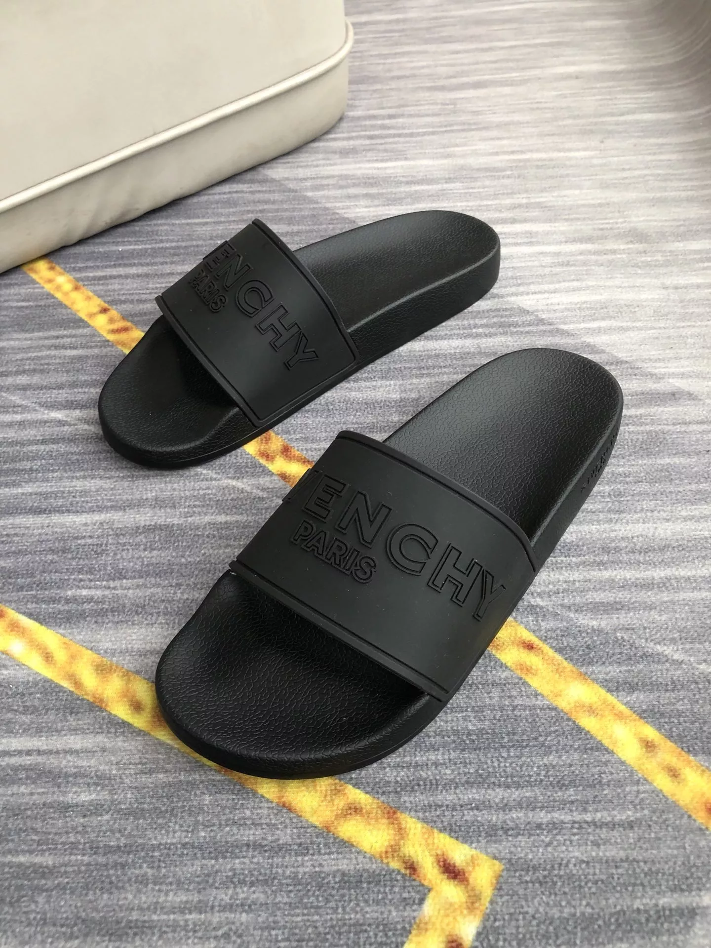 ModernLook 6033 Givenchy Slippers For Men