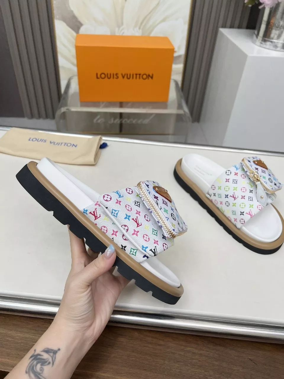 ModernLook 6073 Louis Vuitton Slippers For Women