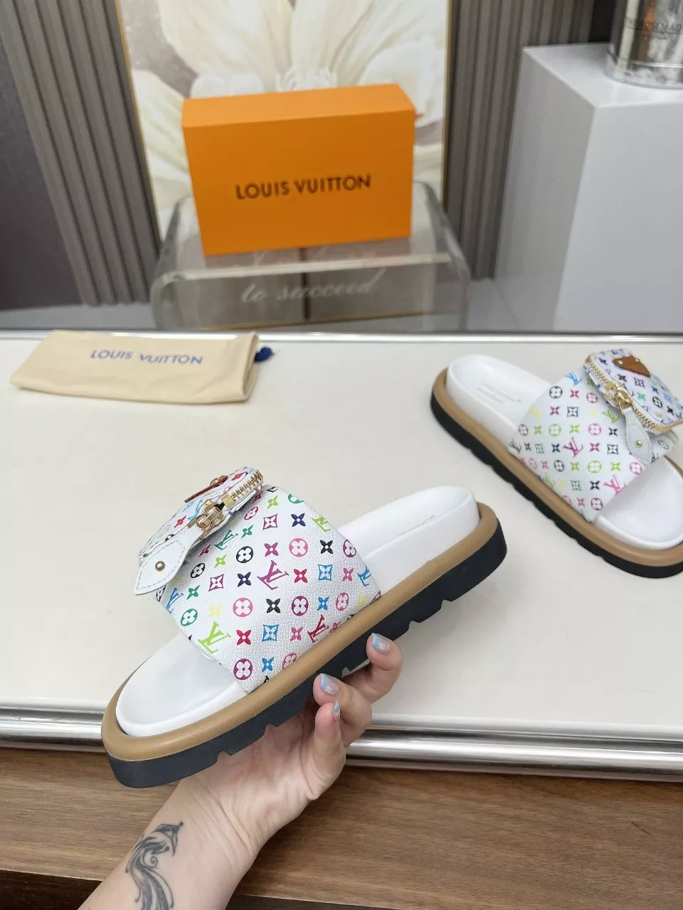 ModernLook 6073 Louis Vuitton Slippers For Women