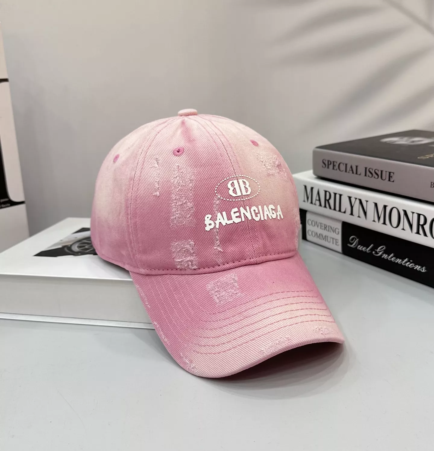 ModernLook 6084 Balenciaga Caps