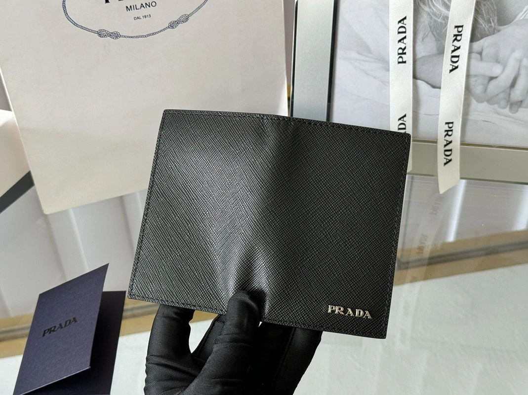 ModernLook 6652 Prada AAA Quality Card Case