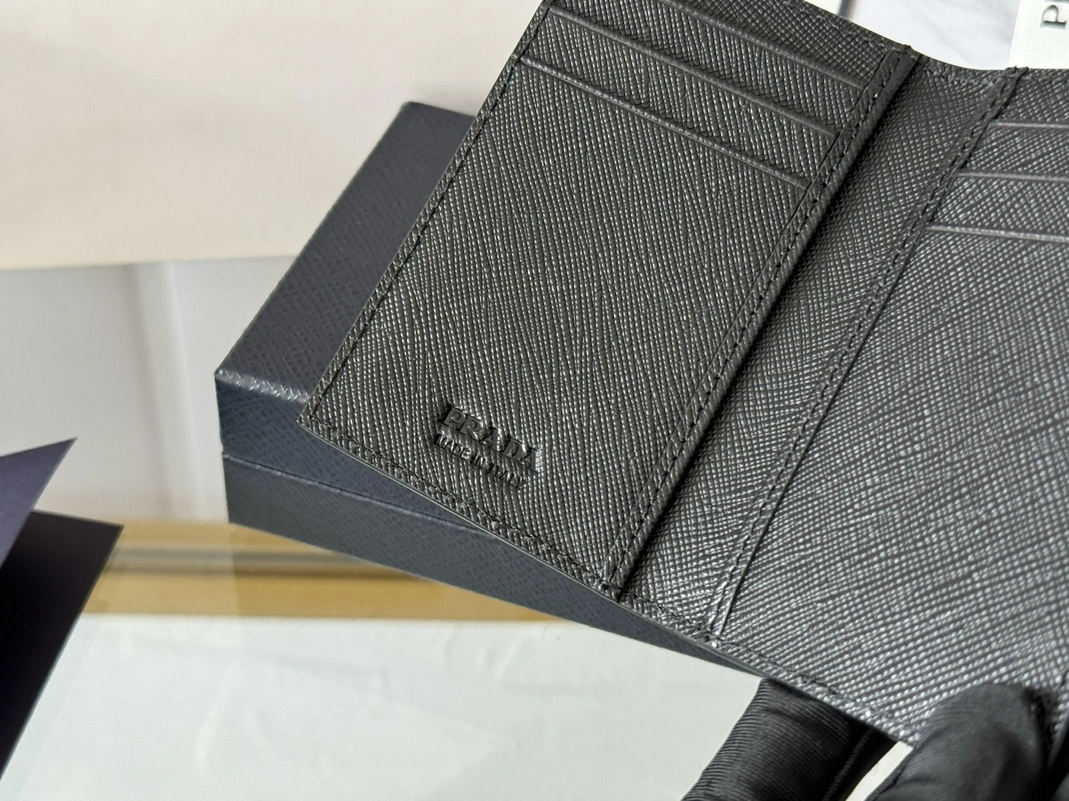 ModernLook 6652 Prada AAA Quality Card Case