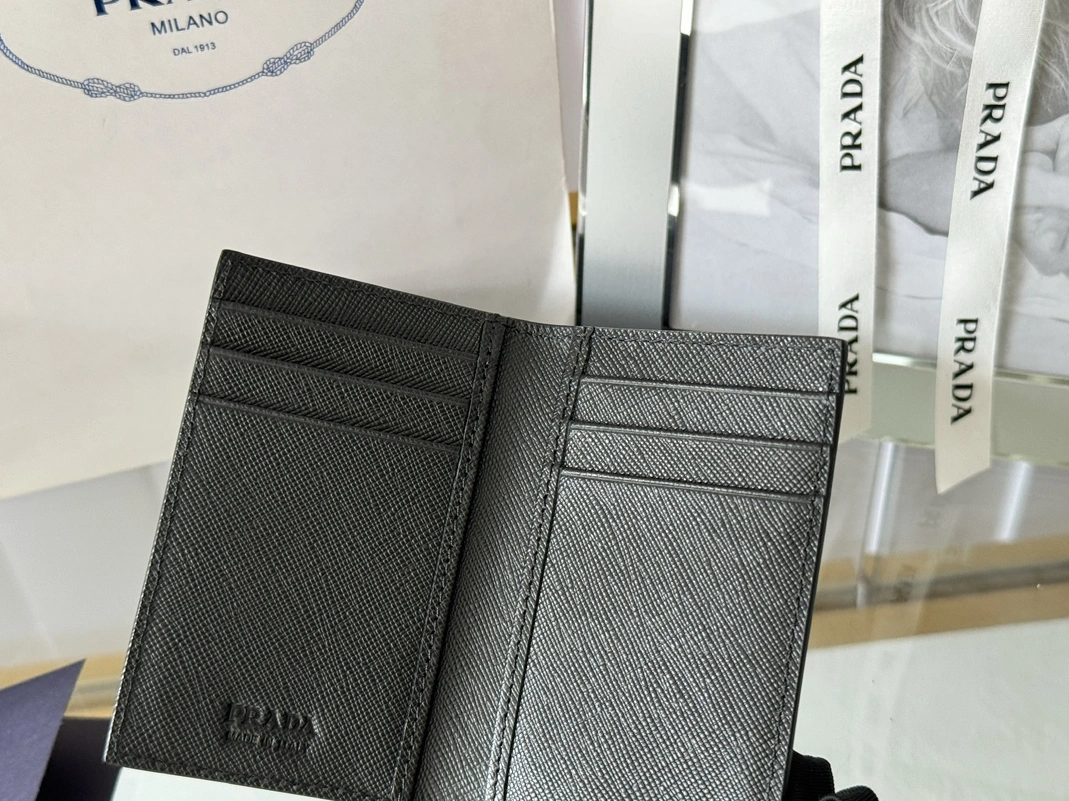 ModernLook 6652 Prada AAA Quality Card Case