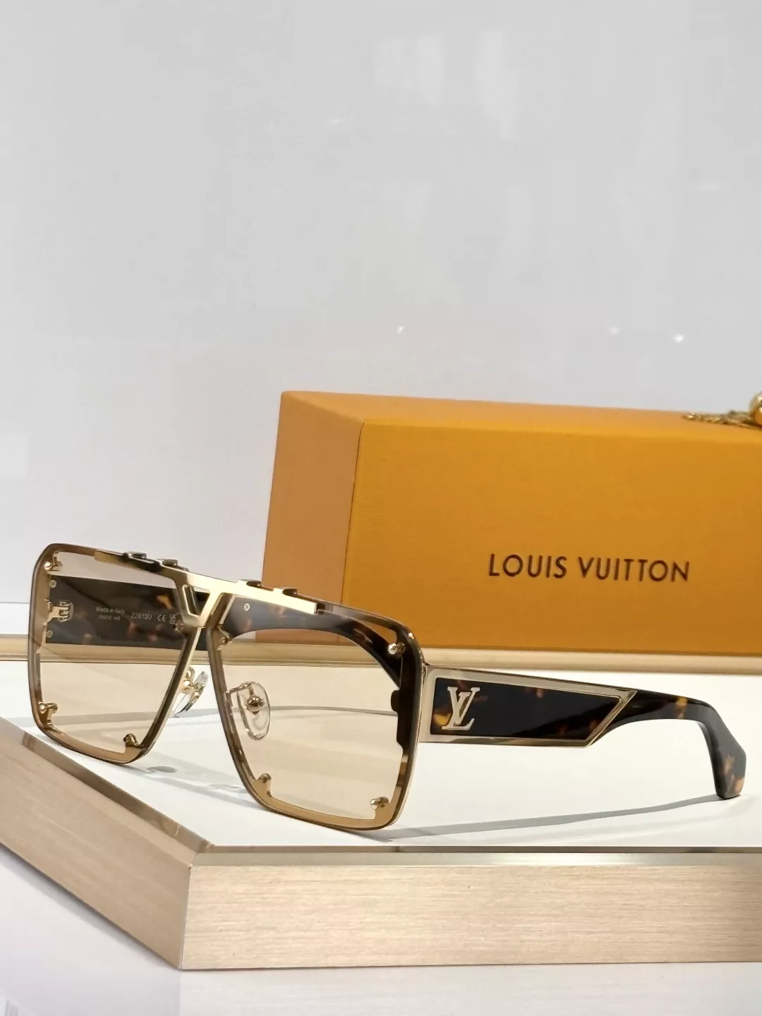 ModernLook 6845 Louis Vuitton AAA Quality Sunglasses