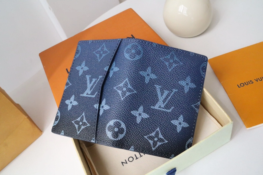 ModernLook 7104 Louis Vuitton LV Card Case