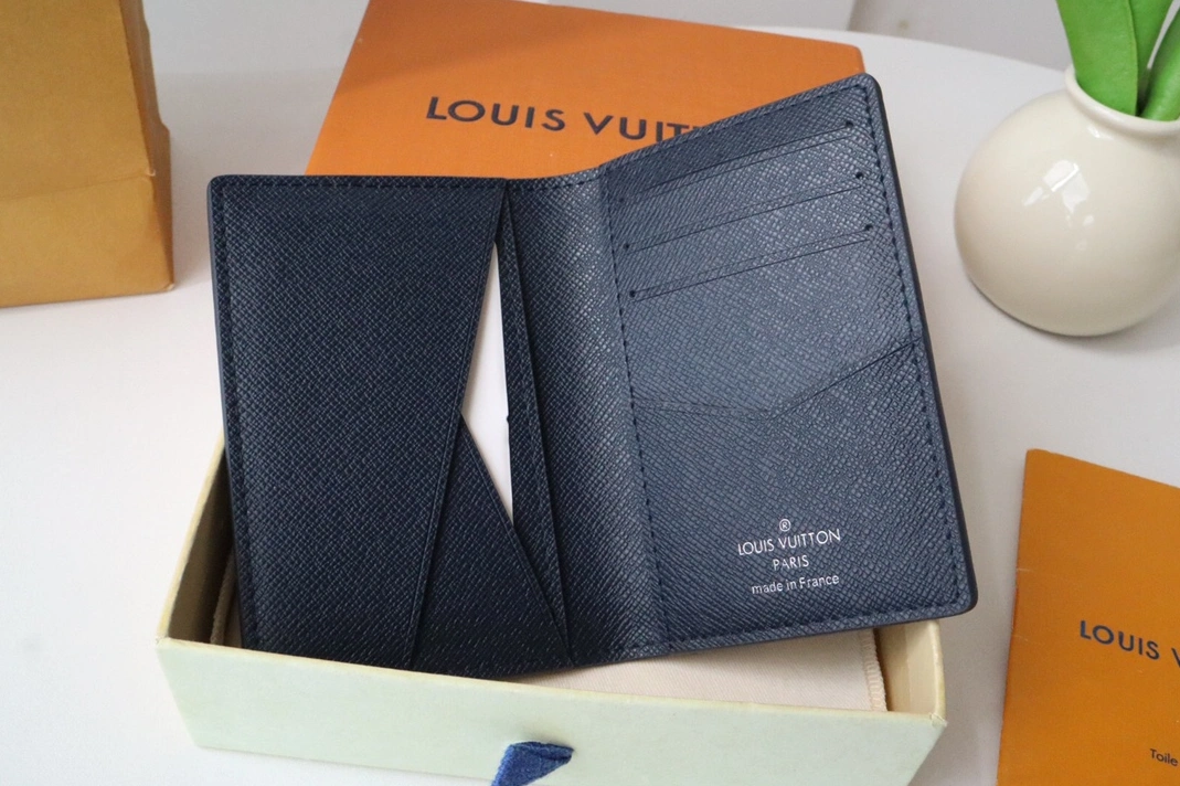 ModernLook 7104 Louis Vuitton LV Card Case