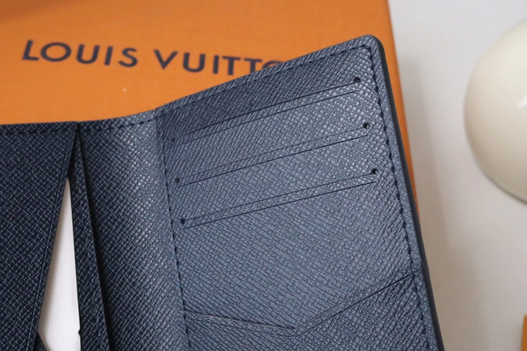 ModernLook 7104 Louis Vuitton LV Card Case