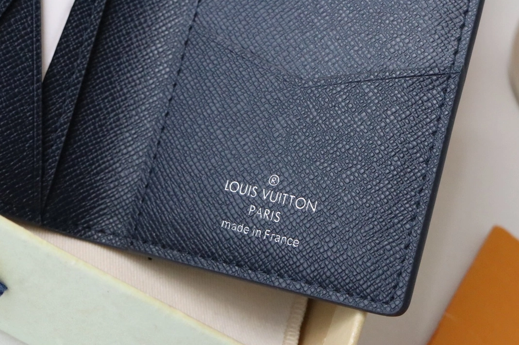 ModernLook 7104 Louis Vuitton LV Card Case