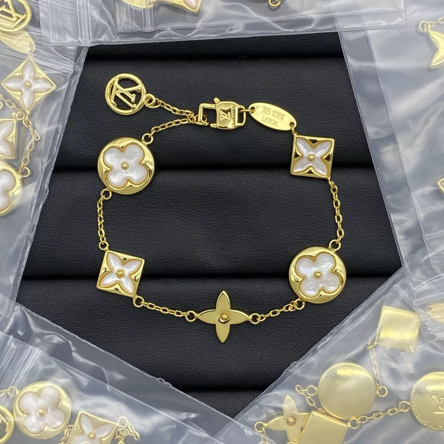 ModernLook 7247 Louis Vuitton LV Bracelets