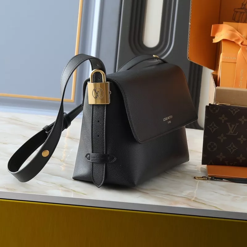 ModernLook 7558 Louis Vuitton AAA Quality Messenger Bags For Women