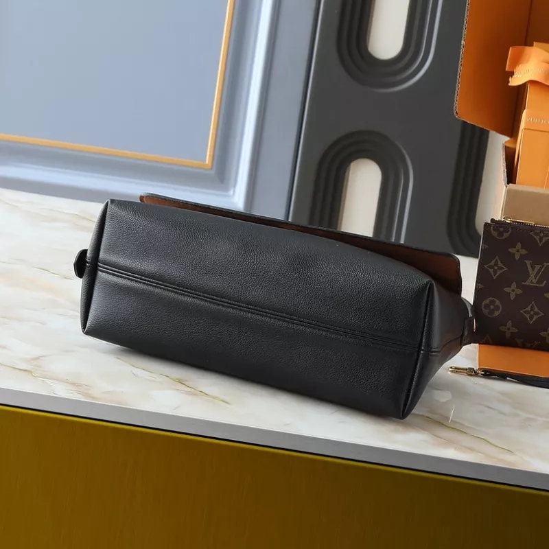 ModernLook 7558 Louis Vuitton AAA Quality Messenger Bags For Women