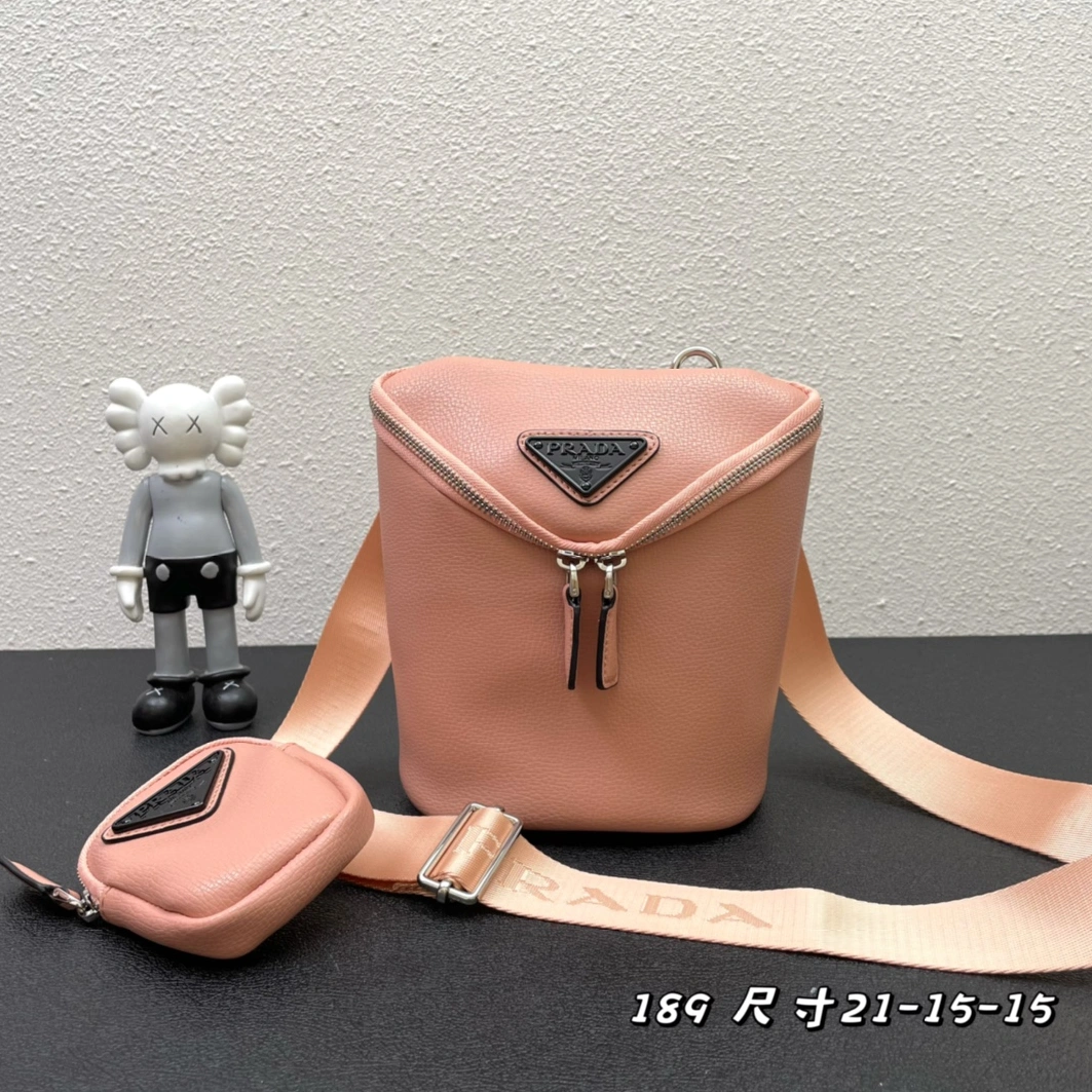ModernLook 8000 Prada AAA Quality Messenger Bags For Unisex