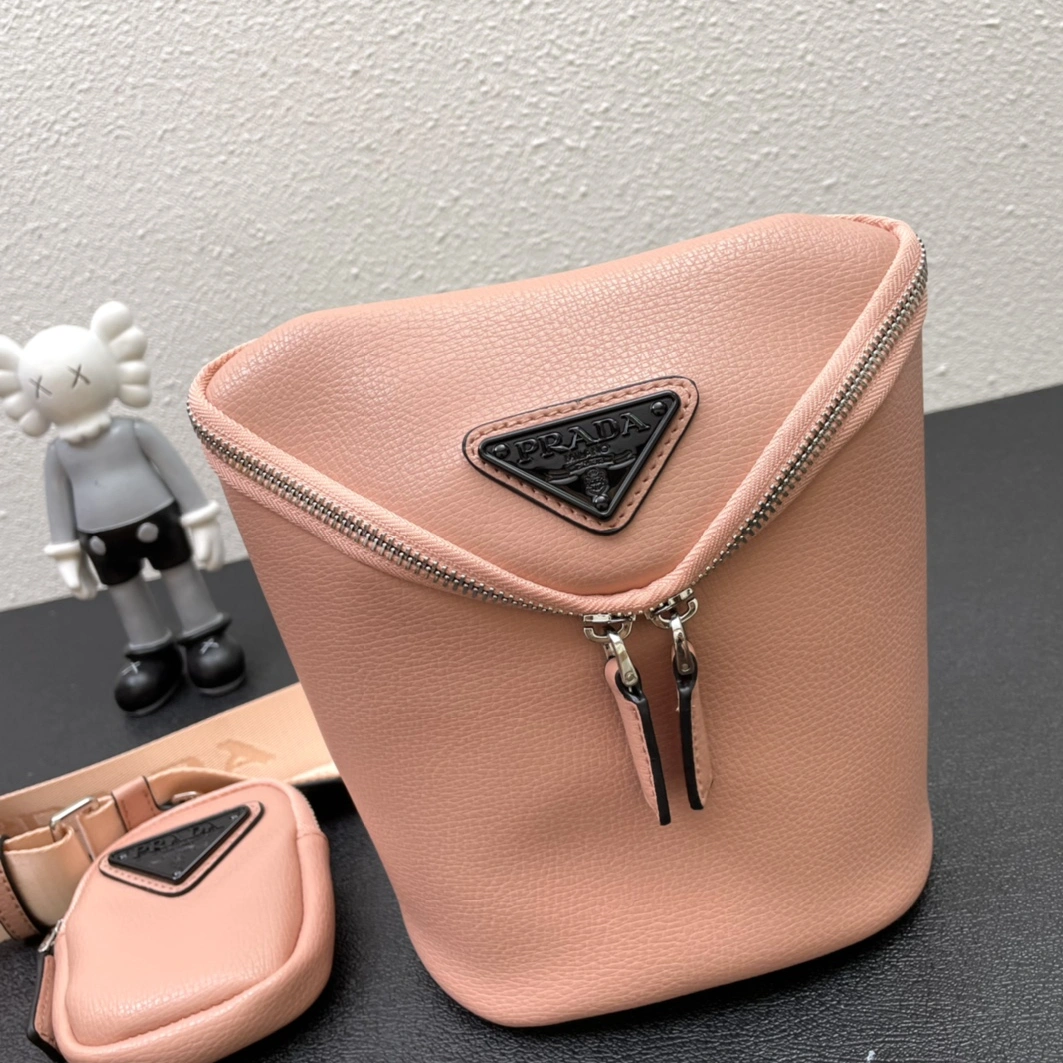 ModernLook 8000 Prada AAA Quality Messenger Bags For Unisex