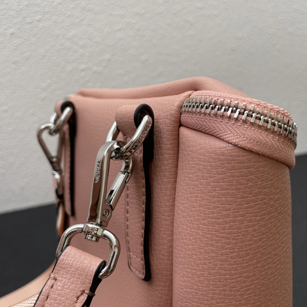 ModernLook 8000 Prada AAA Quality Messenger Bags For Unisex