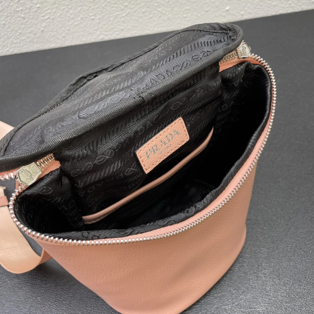 ModernLook 8000 Prada AAA Quality Messenger Bags For Unisex