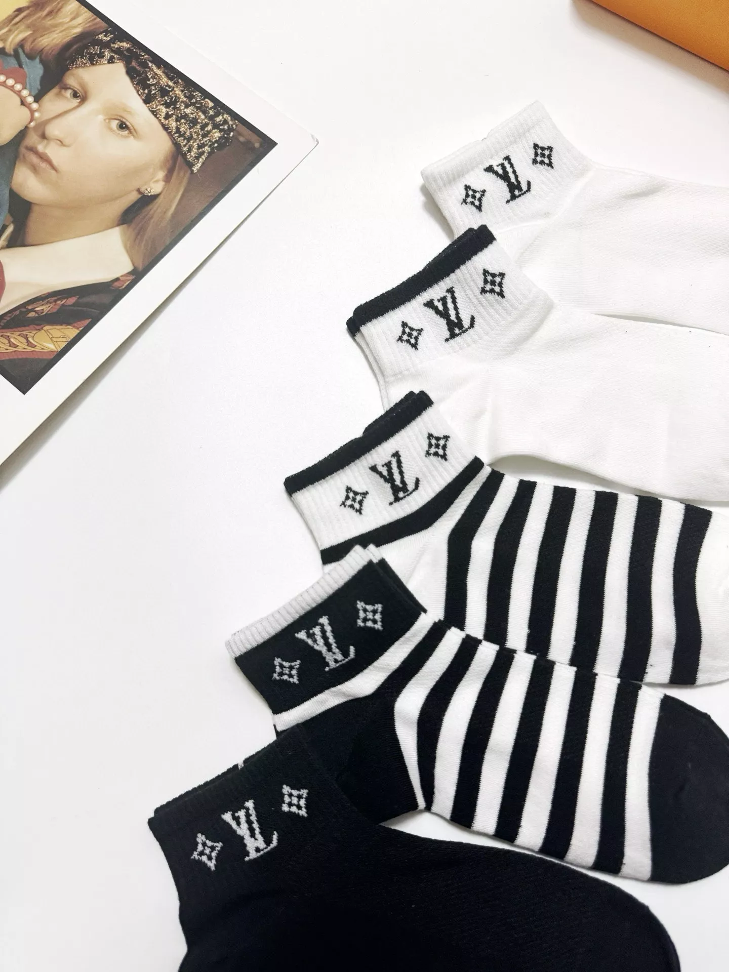 ModernLook 8290 Louis Vuitton LV Socks