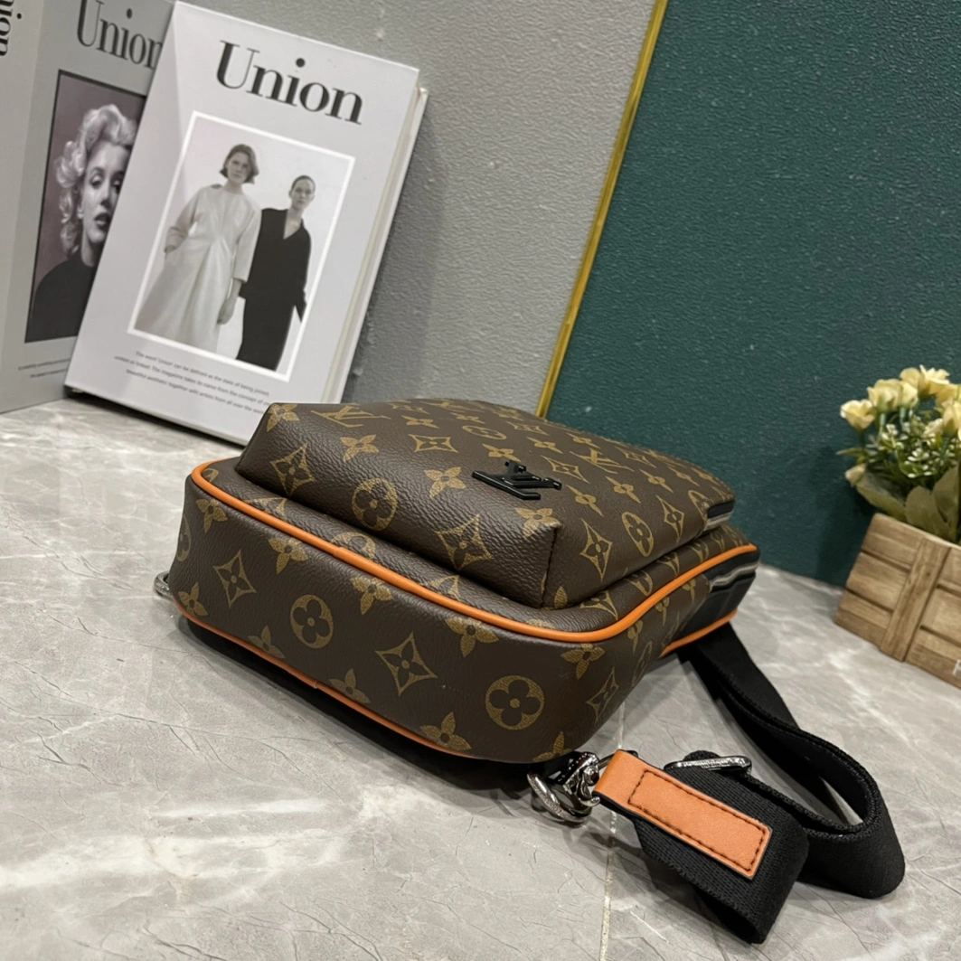 ModernLook 8310 Louis Vuitton AAA Man Messenger Bags