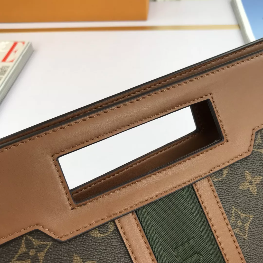ModernLook 8452 Louis Vuitton AAA Quality Messenger Bags For Women