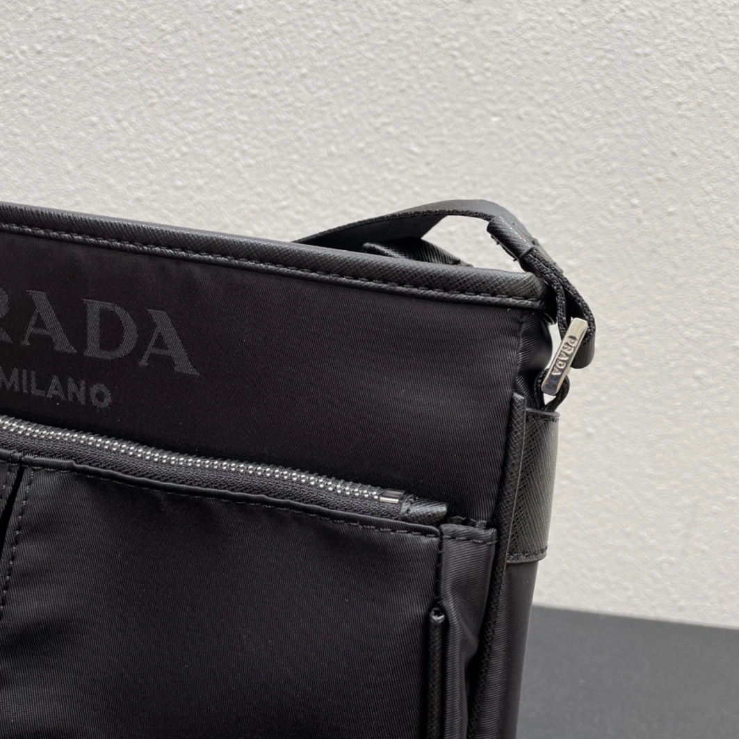 ModernLook 8638 Prada AAA Man Messenger Bags