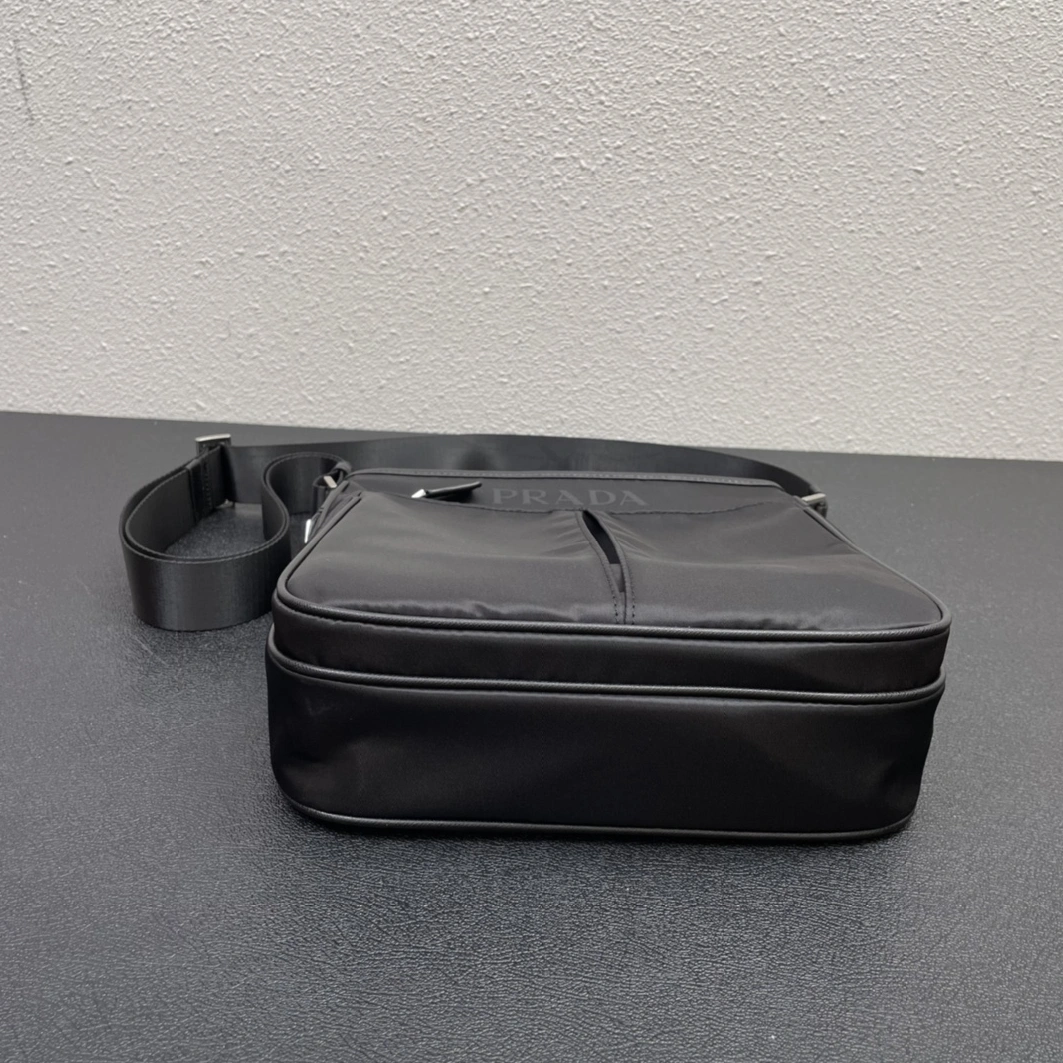 ModernLook 8638 Prada AAA Man Messenger Bags