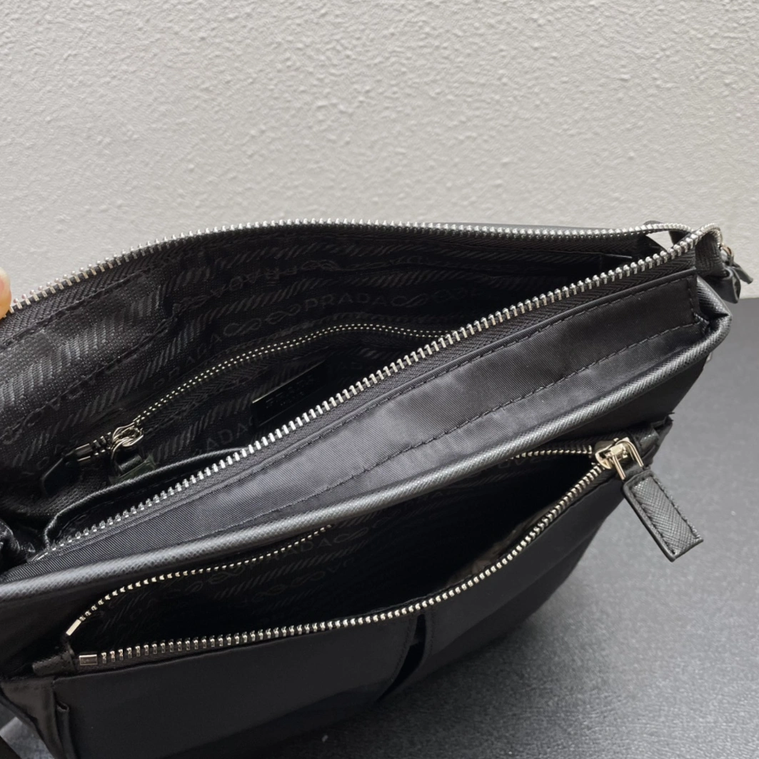 ModernLook 8638 Prada AAA Man Messenger Bags
