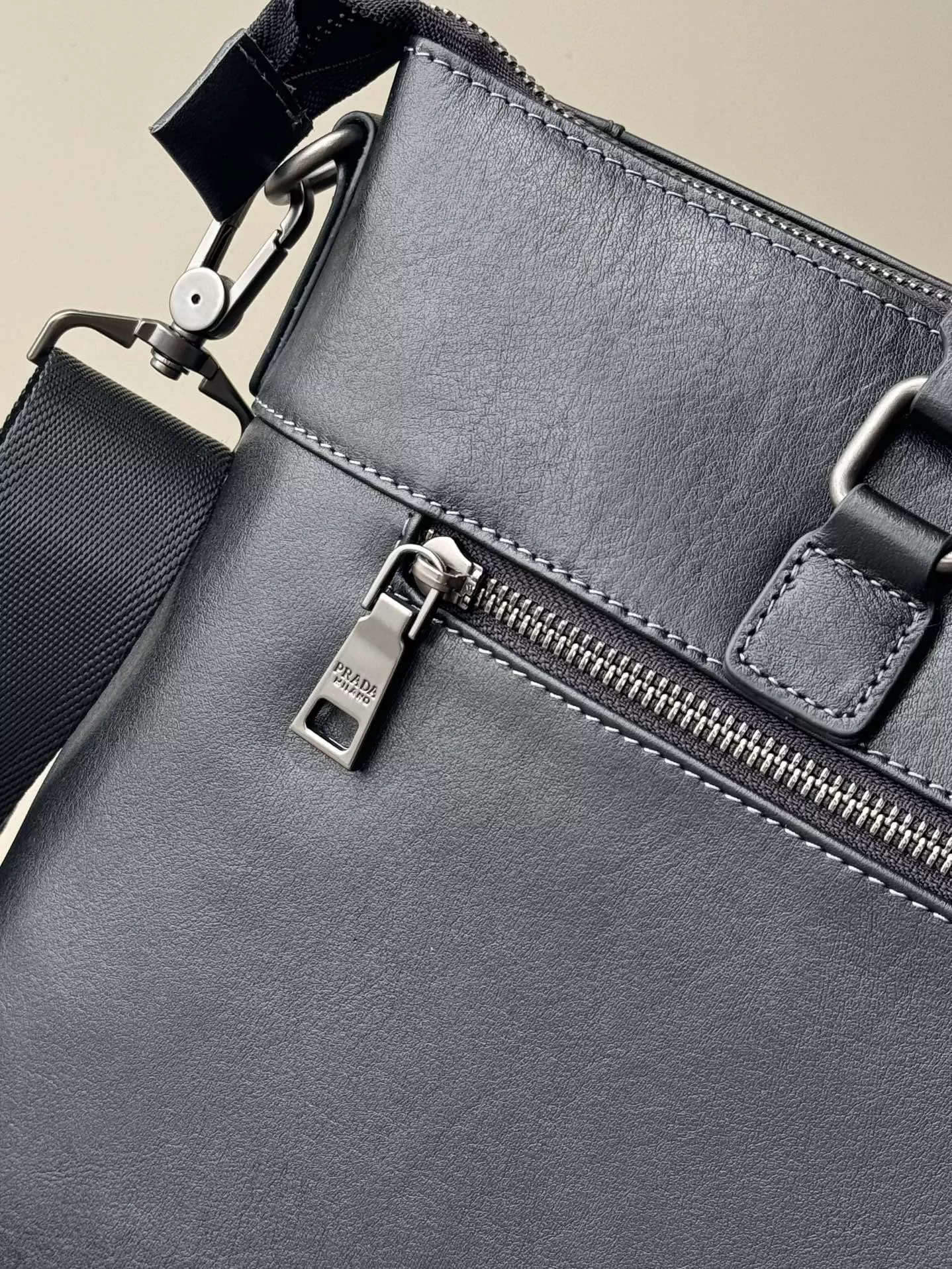 ModernLook 872 Prada AAA Man Handbags