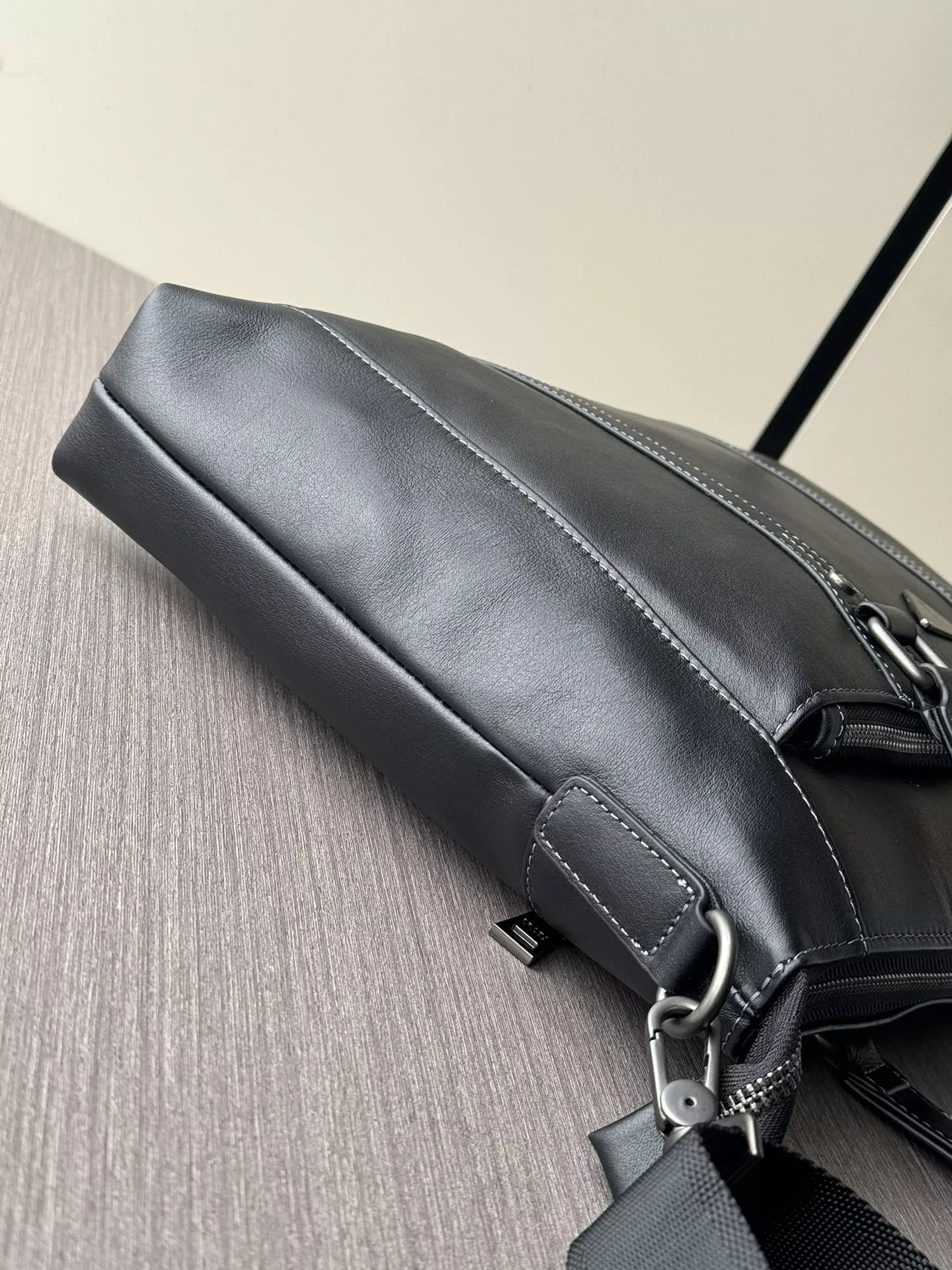 ModernLook 872 Prada AAA Man Handbags