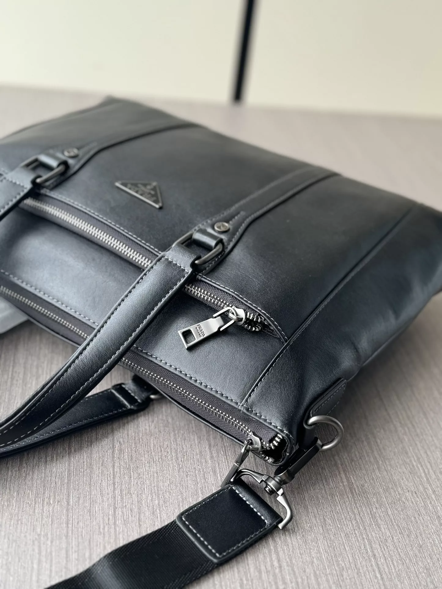 ModernLook 872 Prada AAA Man Handbags