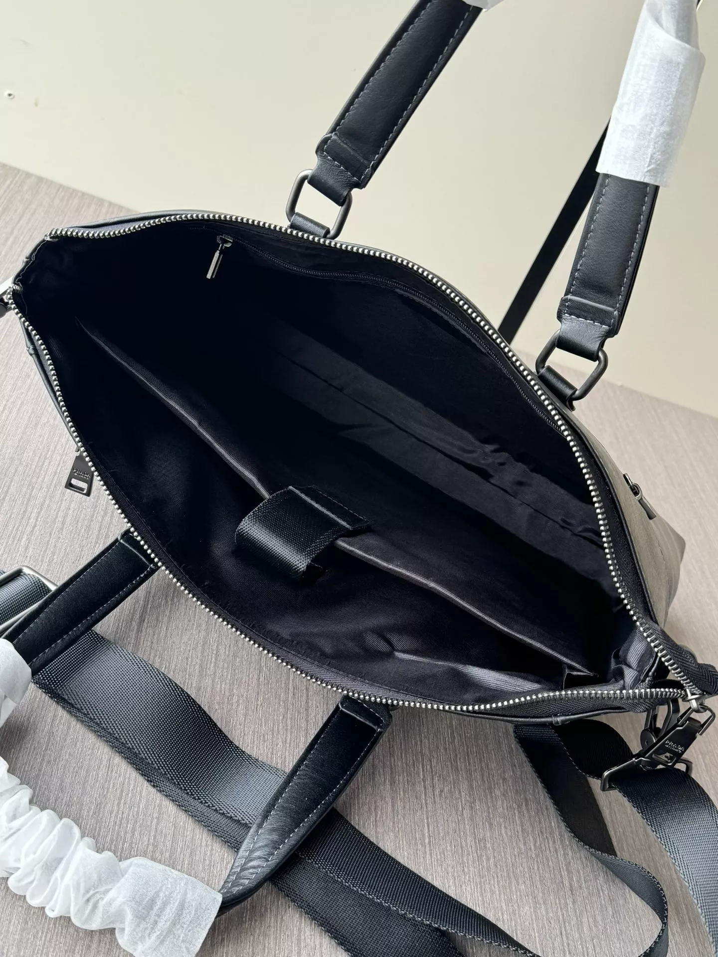 ModernLook 872 Prada AAA Man Handbags