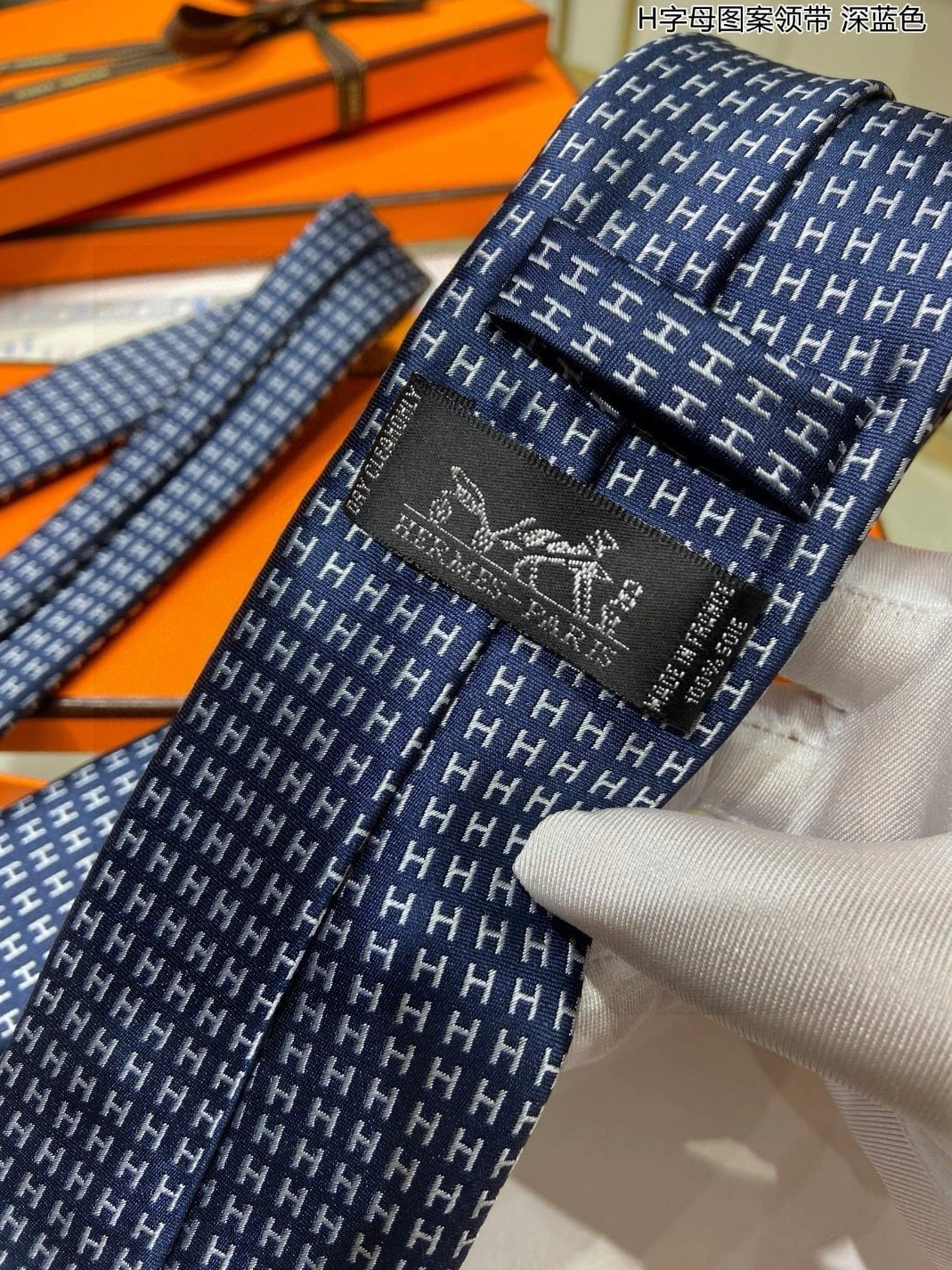 ModernLook 9177 Hermes Necktie